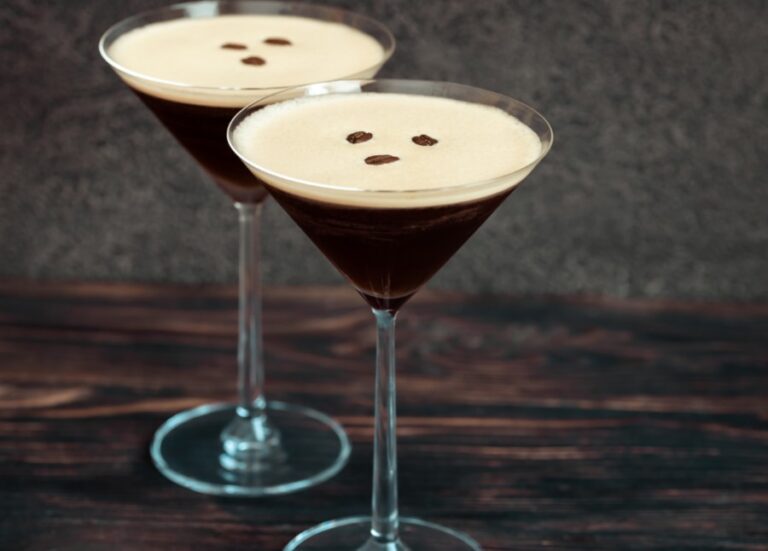 Espresso Martini opskrift Martini med kaffe Drinksguide