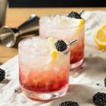 Forfriskende Bramble cocktail med brombær og gin