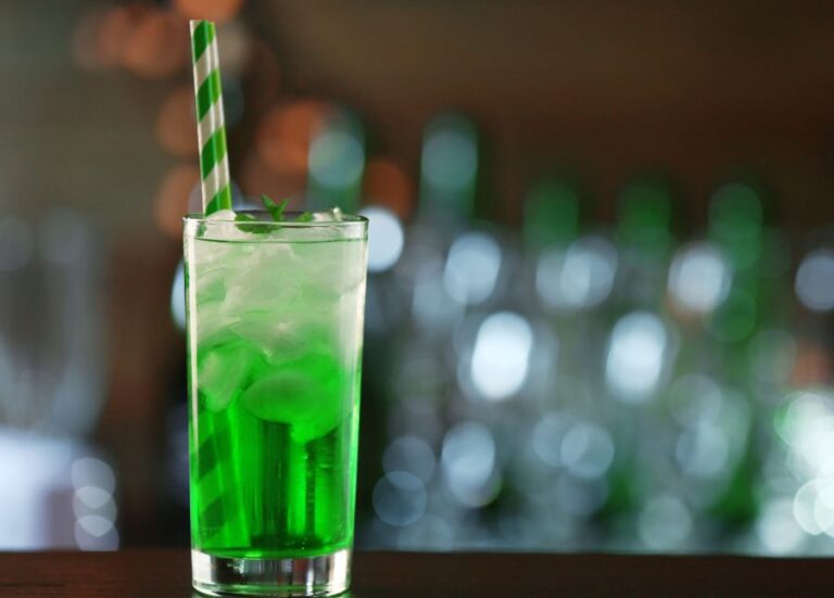 Champagnebrus opskrift Traditionel dansk klassiker Drinksguide