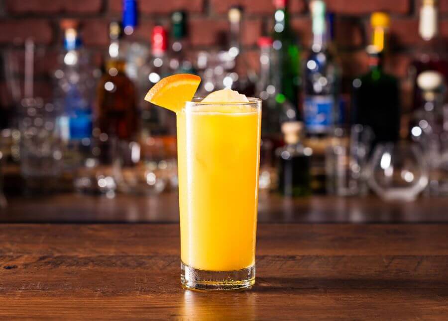 Forfriskende lækker screwdriver drink med appelsinjuice og vodka