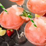 Iskold Frozen Margarita med tequila og lime i en saltkantet margarita glas